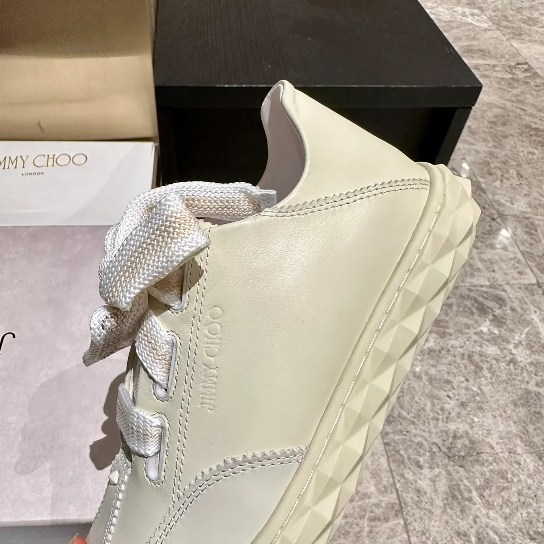 👟👟Ex-factory price 640👟👟 The new JIMMY CHOO, exclusively for sale, original large-soled casual white shoes, designed with the latest technology, strong three-dimensional effect👍The integration of multiple technologies, subverting fashion, super stylish! The combination is super beautiful. The original version is 1:1, versatile and trendy, both salty and sweet! New layout Size: 35-40
